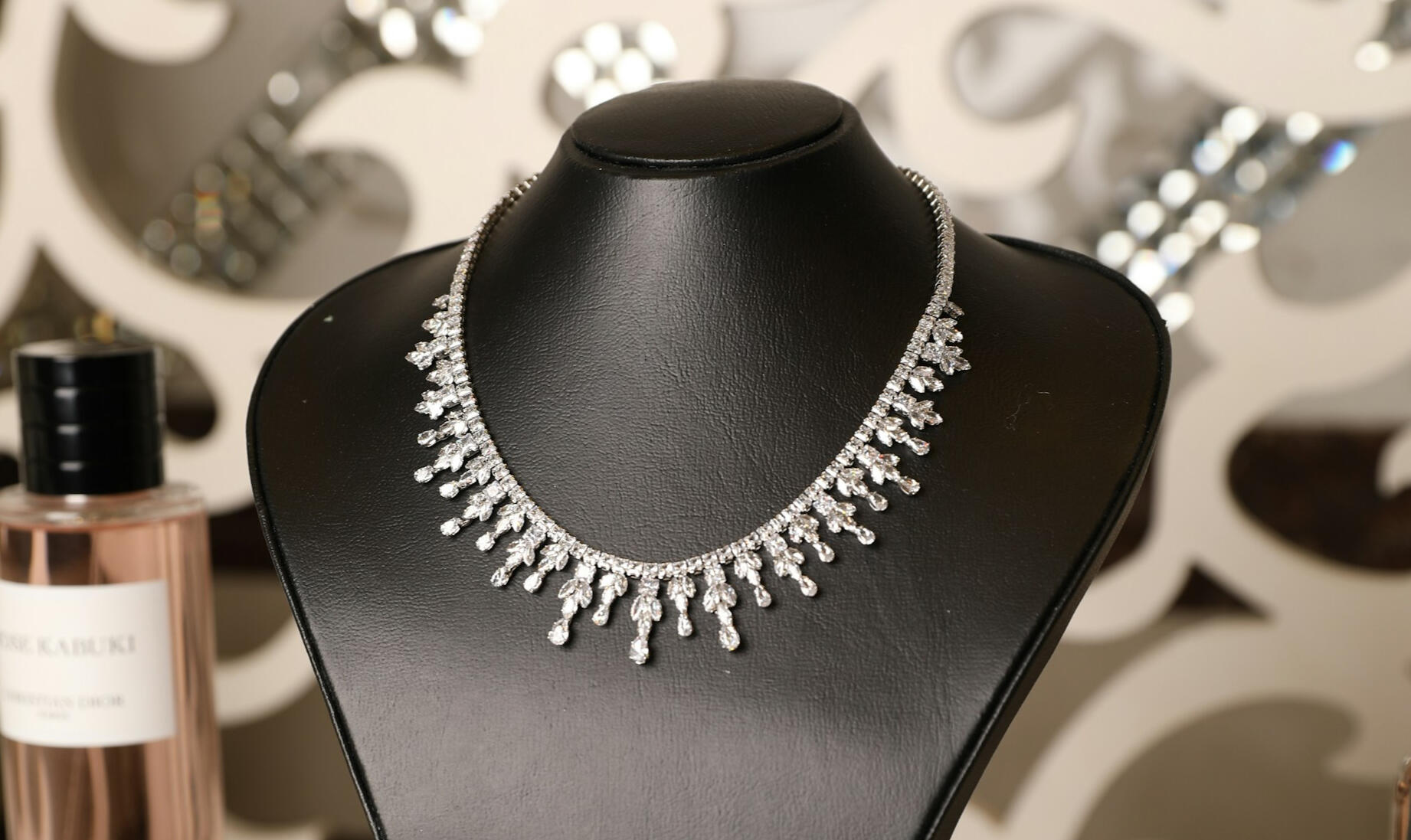 Fine jewelry necklace with vss diamonds